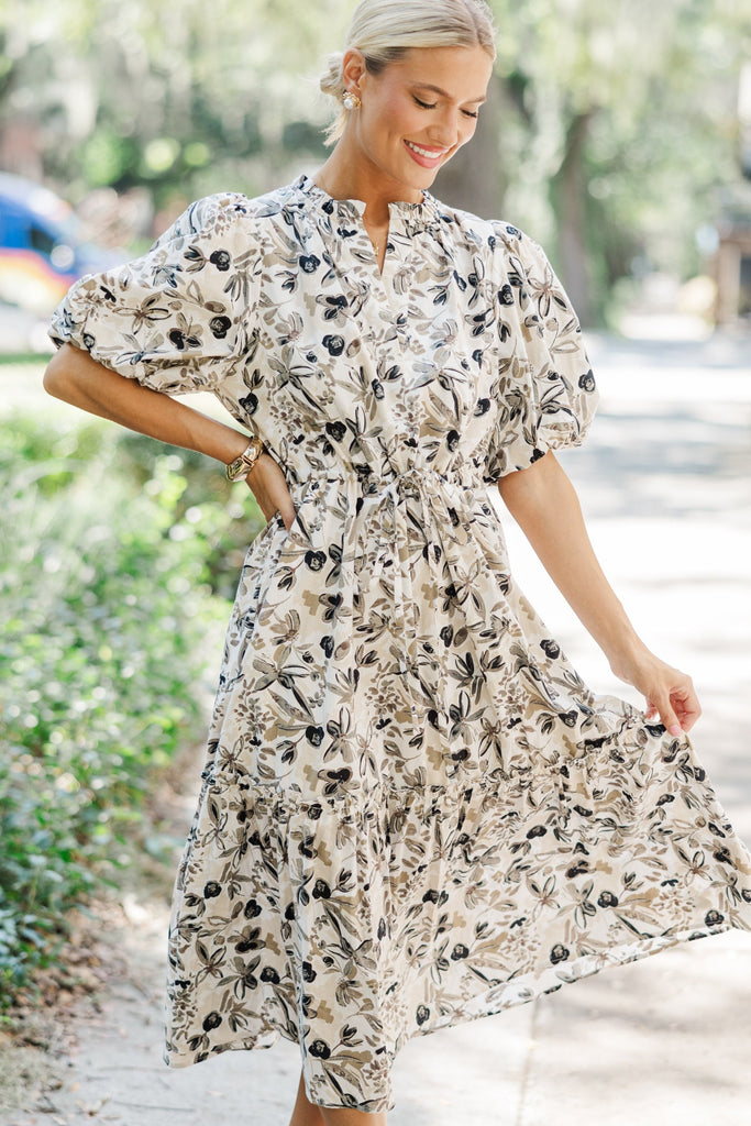 beige floral midi dress It's A Match Cream Floral jancember Size:08.5 Short Sleeve Low V-Neck this dress features a