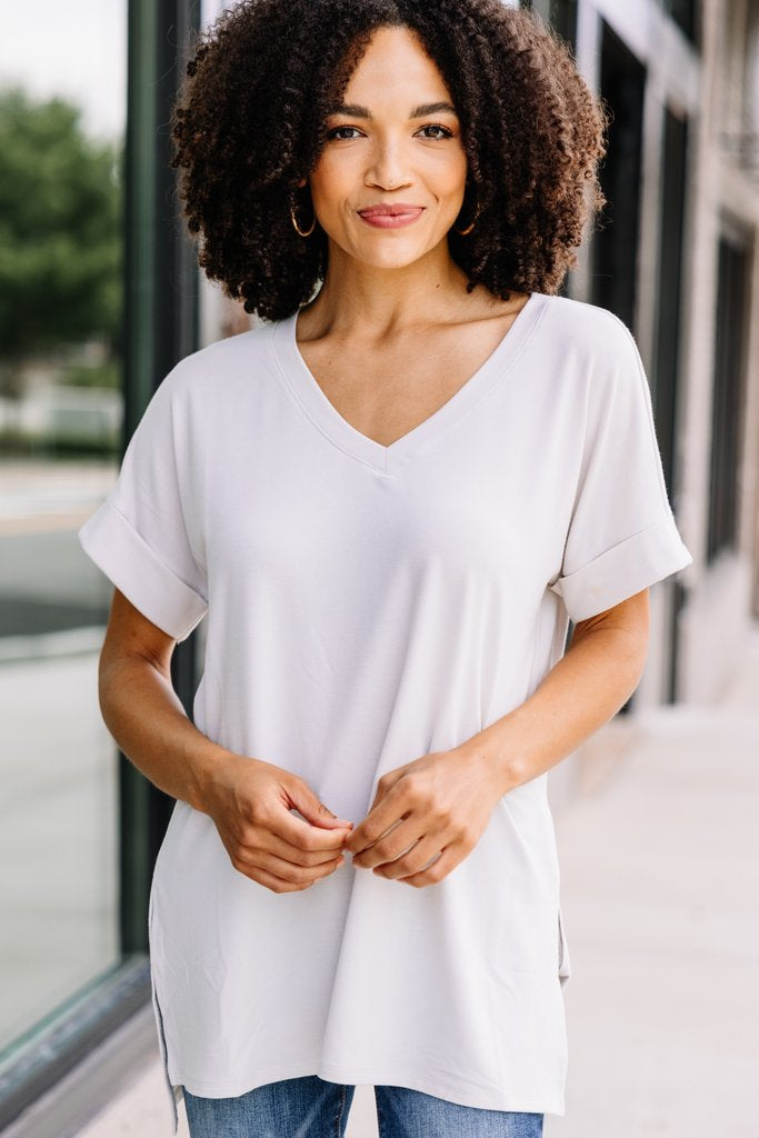 6 Ways To Style A Basic Tee – Shop the Mint