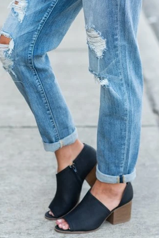 How to Cuff Jeans the Right Way