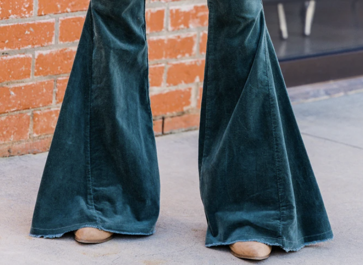 Wearing Boots with Jeans: 8 Style Tips to Keep in Mind