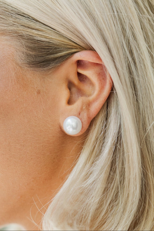 Stand Out Pearl White Earrings