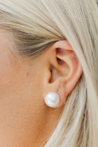 Stand Out Pearl White Earrings