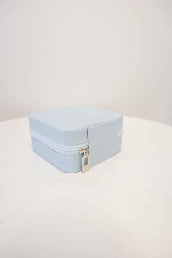 Travel jewelry box Jewelry storage Compact jewelry box Portable jewelry box Necklace storage Earring storage Ring storage Chic jewelry box Stylish jewelry organizer