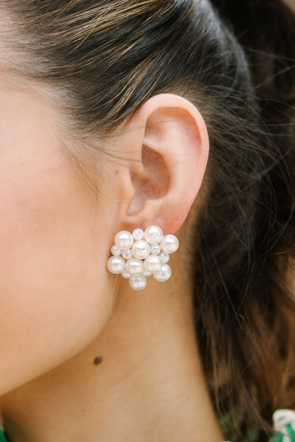 Feeling Classic Pearl Cluster Stud Earrings