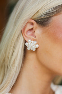 Feeling Classic Pearl Cluster Stud Earrings