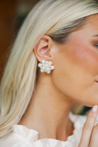 Feeling Classic Pearl Cluster Stud Earrings