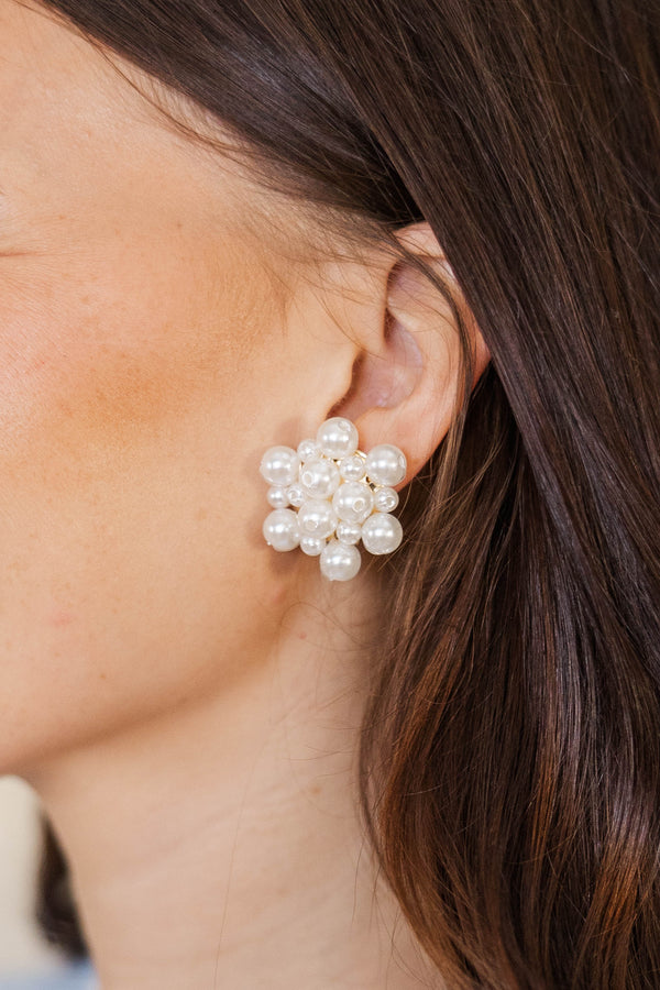 Feeling Classic Pearl Cluster Stud Earrings