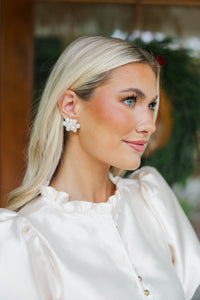 Feeling Classic Pearl Cluster Stud Earrings