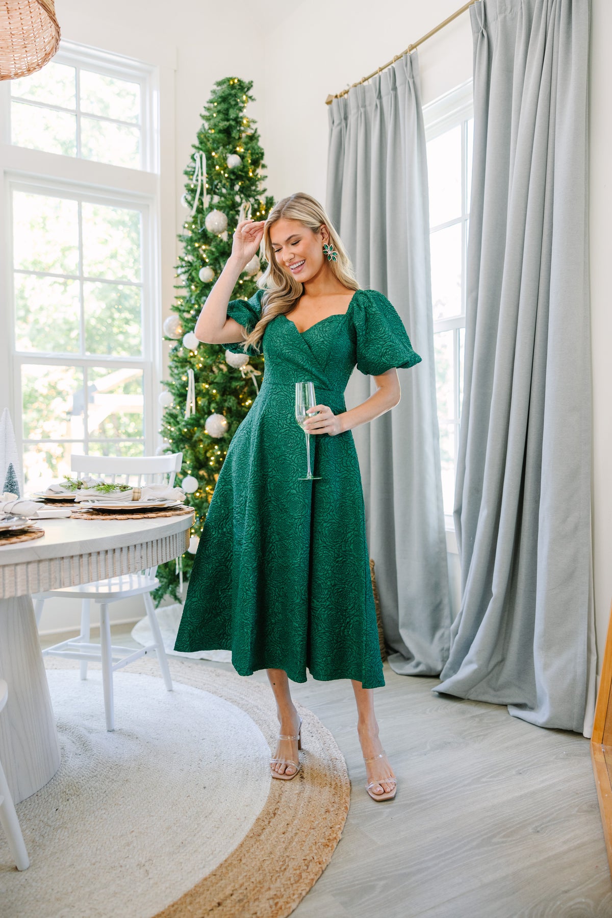 meche flashes in green dress Meche Flashes Us Green Dress Sparkly Green