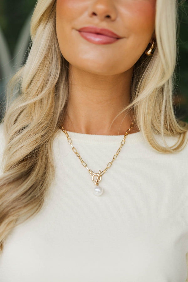 Living For The Classics Gold Pearl Necklace