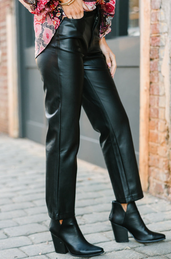 Leather Leggings Outfit Ideas to Copy [10 Looks from Dressy to Casual]