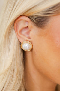Exclusive Feature Layered Pearl Stud Earrings