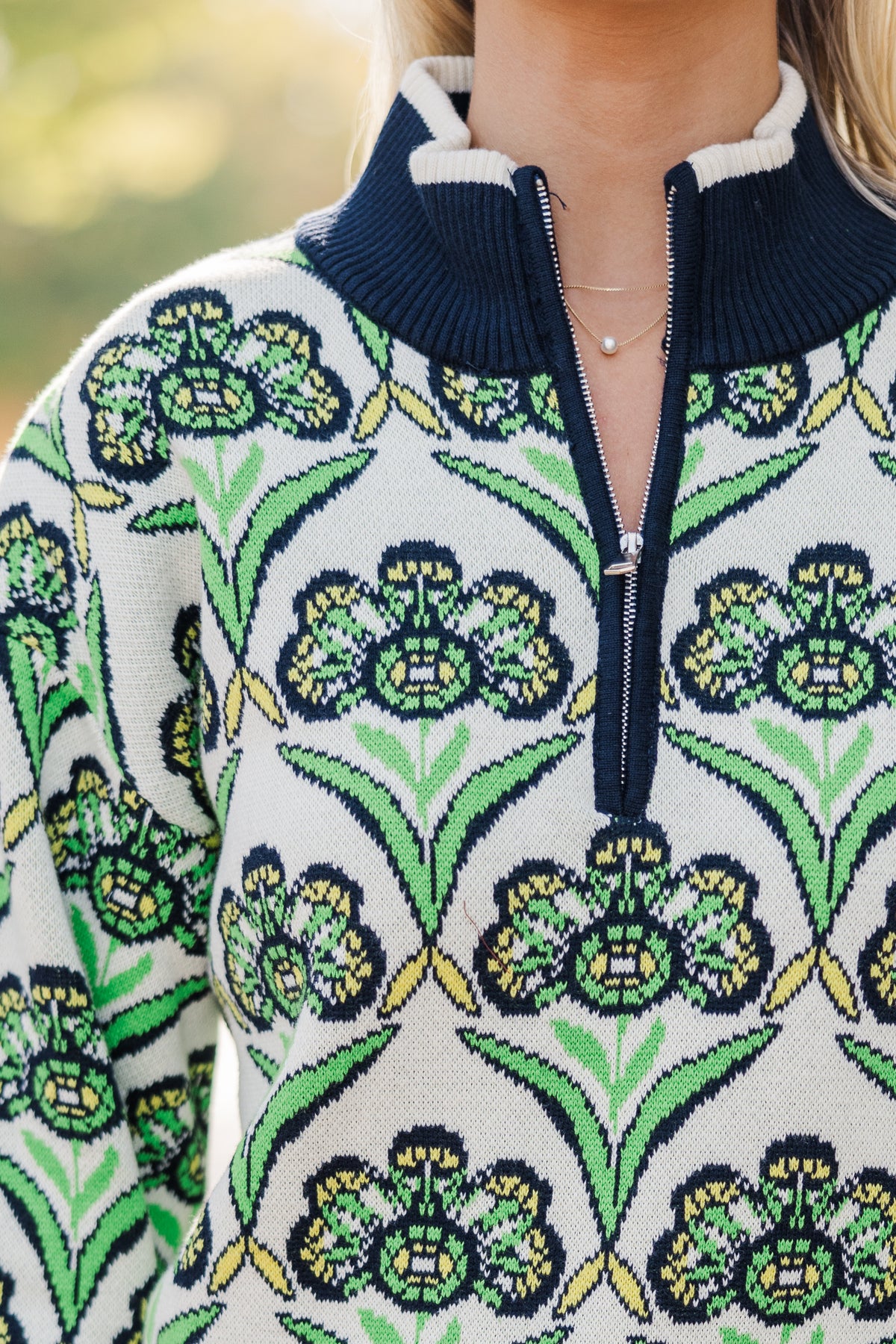 時巡る】LEONARD カットソー ハイネック ペイズリー柄 薄緑系 華やか