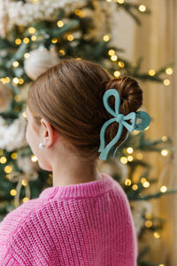 Girls: The Allie Light Blue Bow Claw Clip