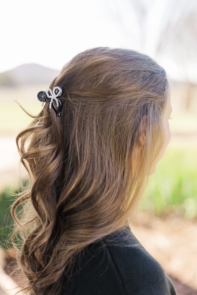 Girls: The Annie Black Bow Pearl Hair Clip