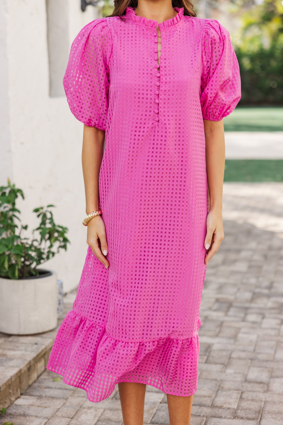 baby pink midi dress See The Light Fuchsia Textured – Shop the Mint Oscars 2025 Red Carpet: poofy dresses and thin straps Color:Black / Off-White
