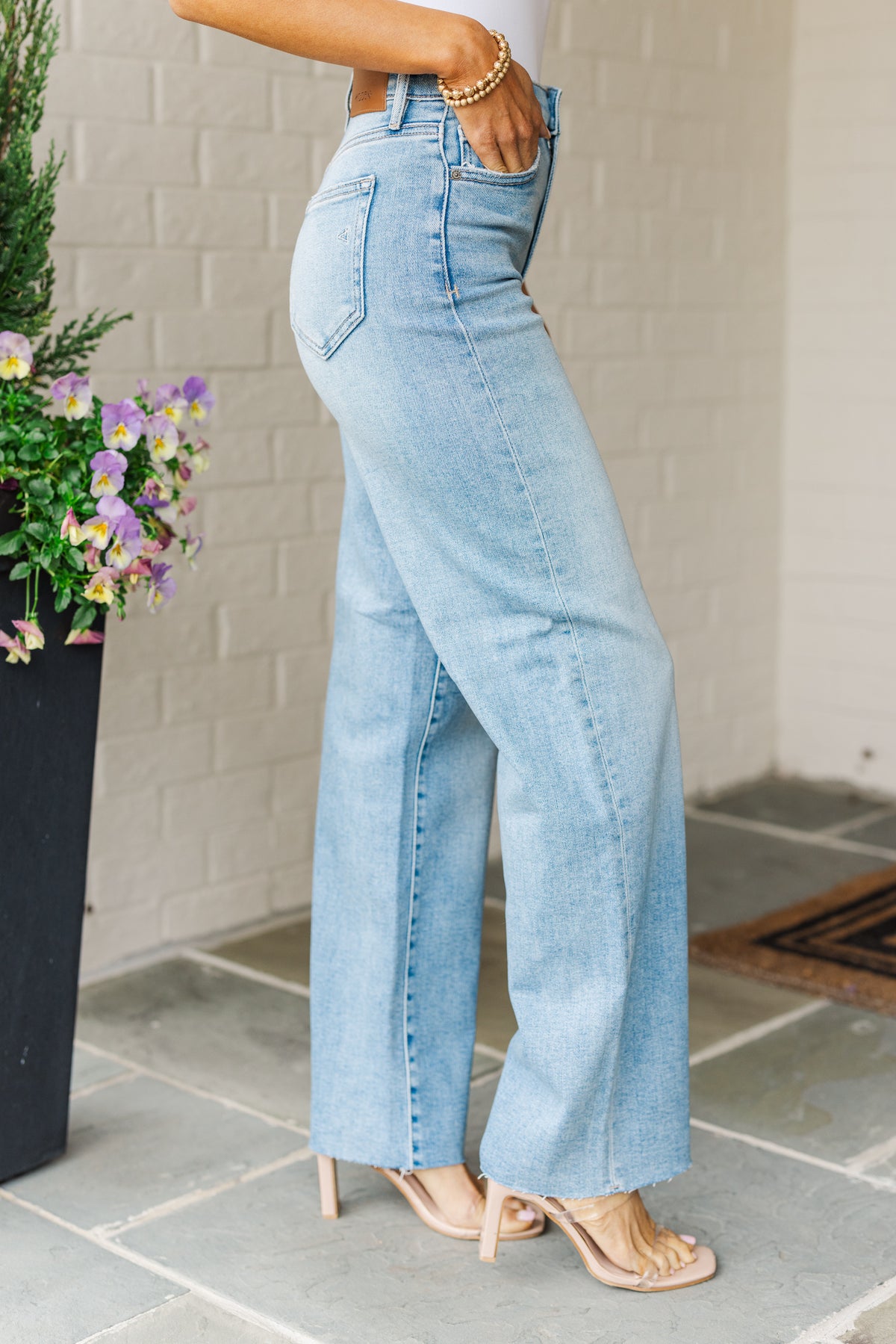 Hidden Jeans: Fresh And New Medium Wash Wide Leg Jeans – Shop the Mint
