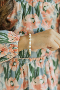 Girls: Treasure Twist Pearl And Gold Charm Bracelet
