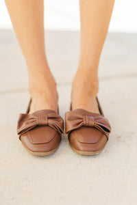 Strolling Through Town Brown Bow Flats