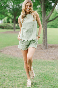 The Kira Chartreuse Textured Scalloped Set
