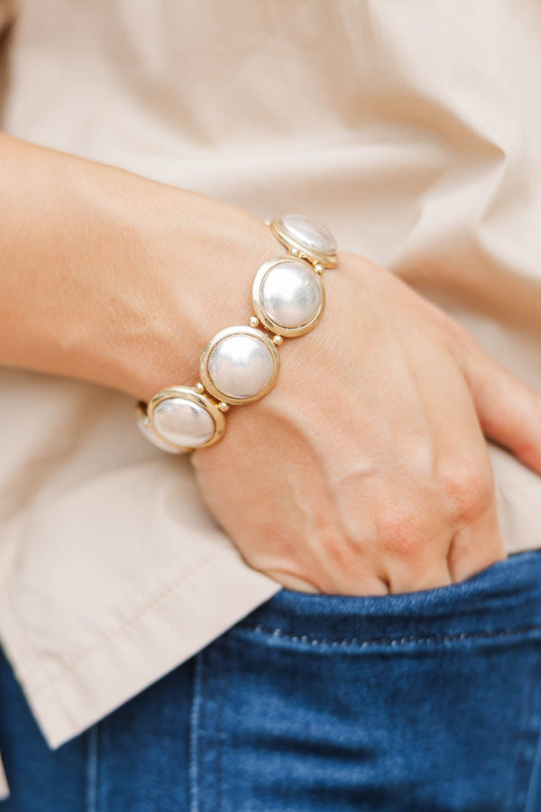 Effortlessly Chic Gold Bracelet