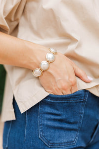Effortlessly Chic Gold Bracelet