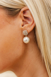 Simply Exquisite Gold Pearl Earrings
