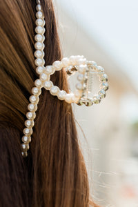 pearl studded hair clip