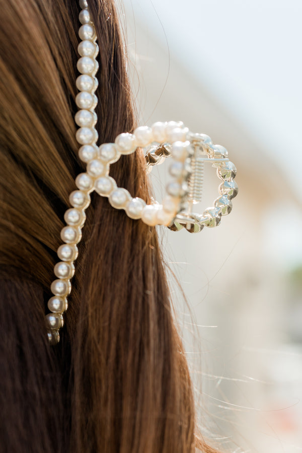 pearl studded hair clip