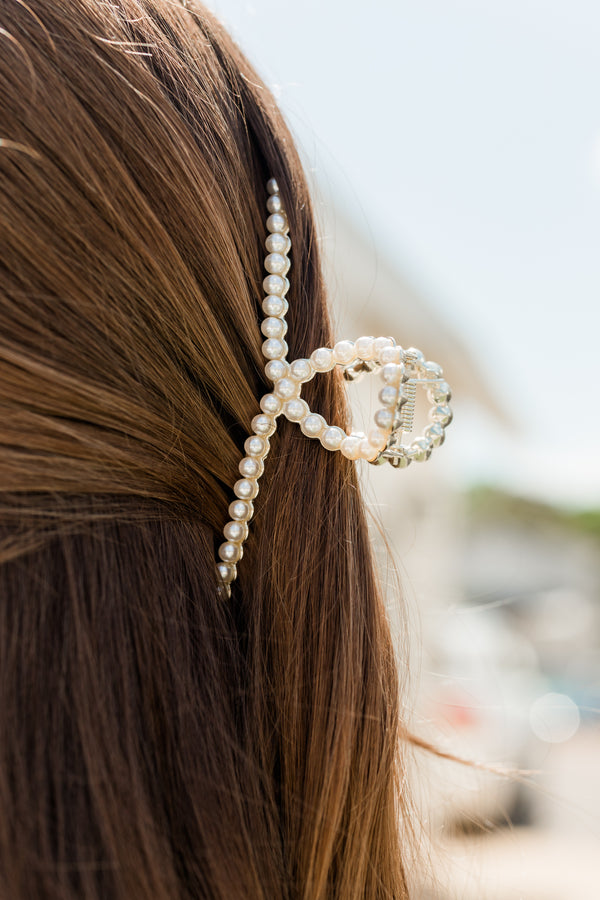 pearl studded hair clip