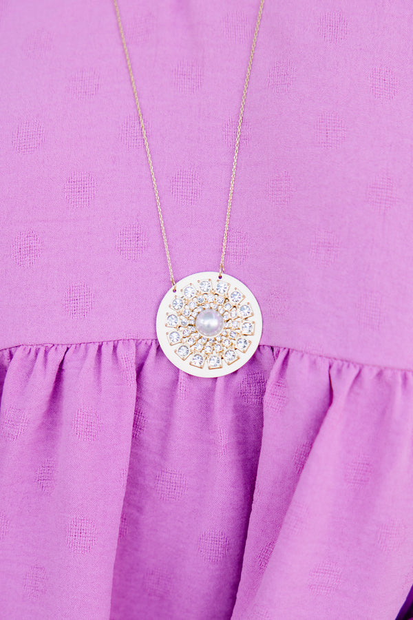 gold pendant necklace