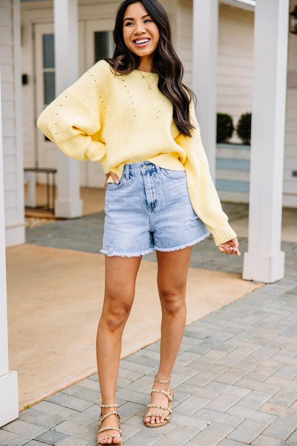 yellow sweater outfit