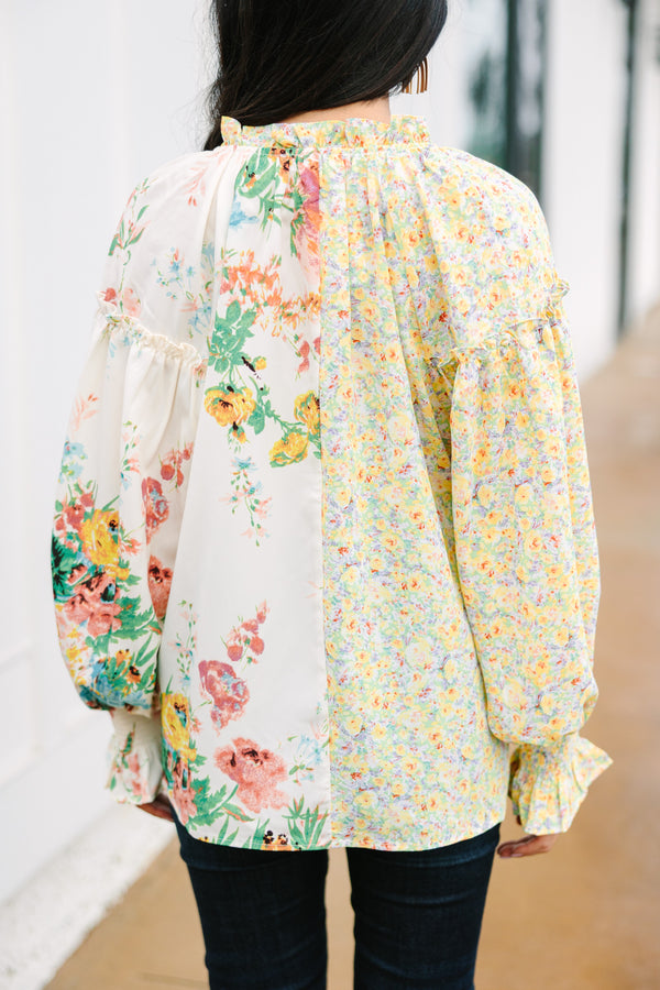 Yellow light Blouse, Made in USA Floral Mid Sleeve Top w Front Twist main image 0
