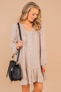 v-neck, button down front closure, crochet, ruffled details, long bubble sleeves, ruffled hem