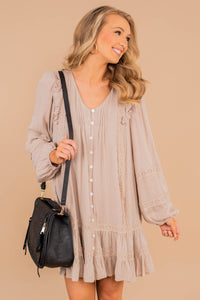 v-neck, button down front closure, crochet, ruffled details, long bubble sleeves, ruffled hem