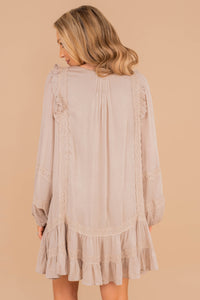 v-neck, button down front closure, crochet, ruffled details, long bubble sleeves, ruffled hem