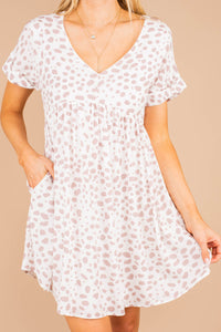 white spotted leopard dress, dress, v-neckline, short sleeves, leopard print, pockets, comfy, stretchy soft fabric, babydoll fit, white